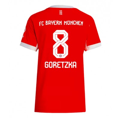 Ženski Nogometni dresi Bayern Munich Leon Goretzka #8 Domači 2025-26 Kratek Rokav Ženski Nogometni dresi Bayern Munich Leon Goretzka #8 Domači 2025-26 Kratek Rokav